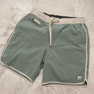 Men’s Vuori Bank Short Size Medium
